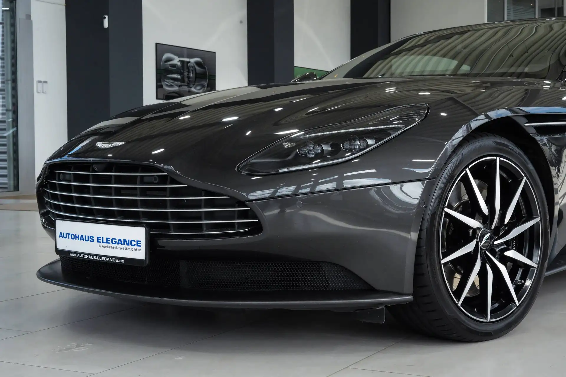 애스턴마틴 DB11 V8 2019 건메탈 사진 8