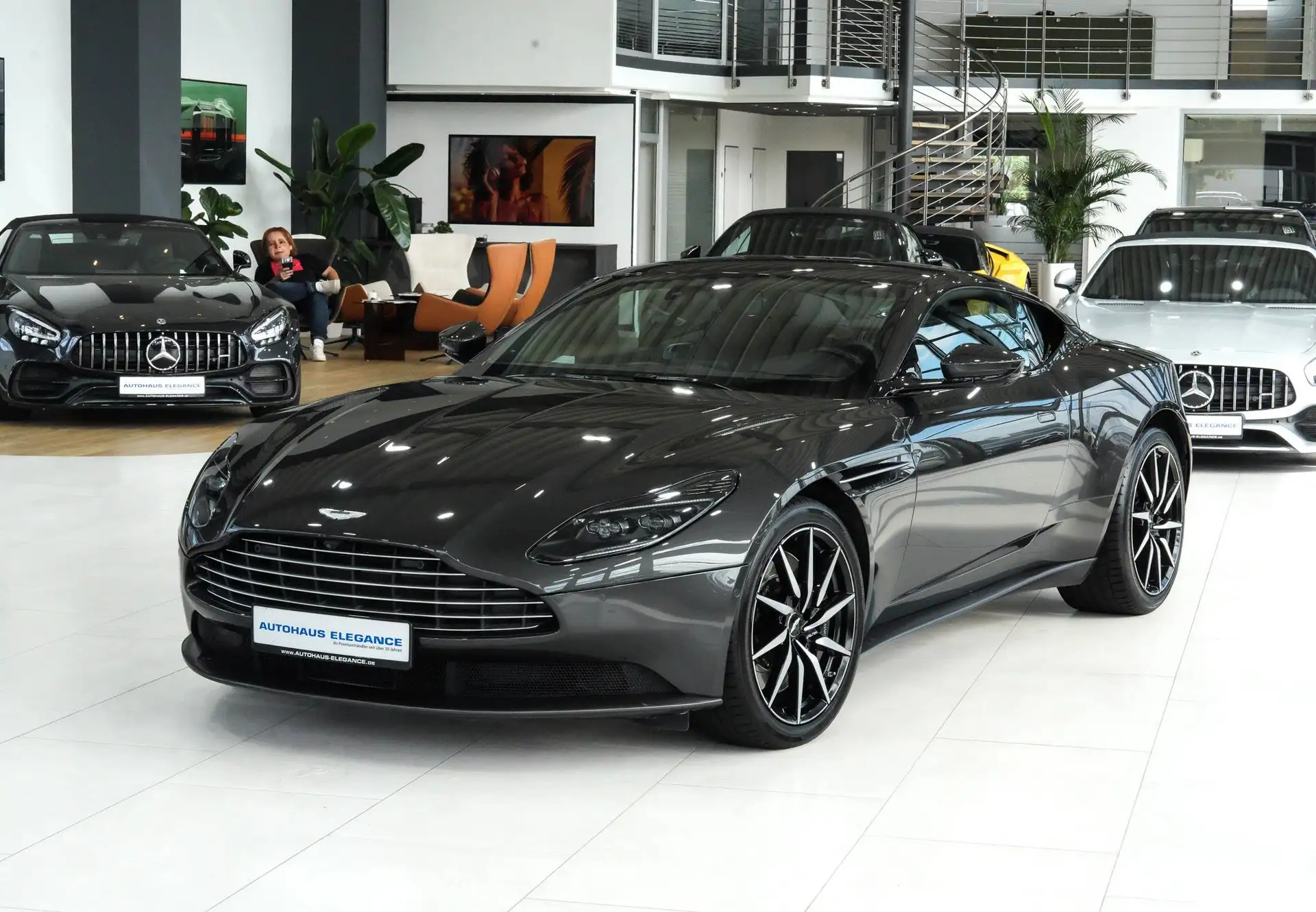 애스턴마틴 DB11 V8 2019 건메탈 사진 7