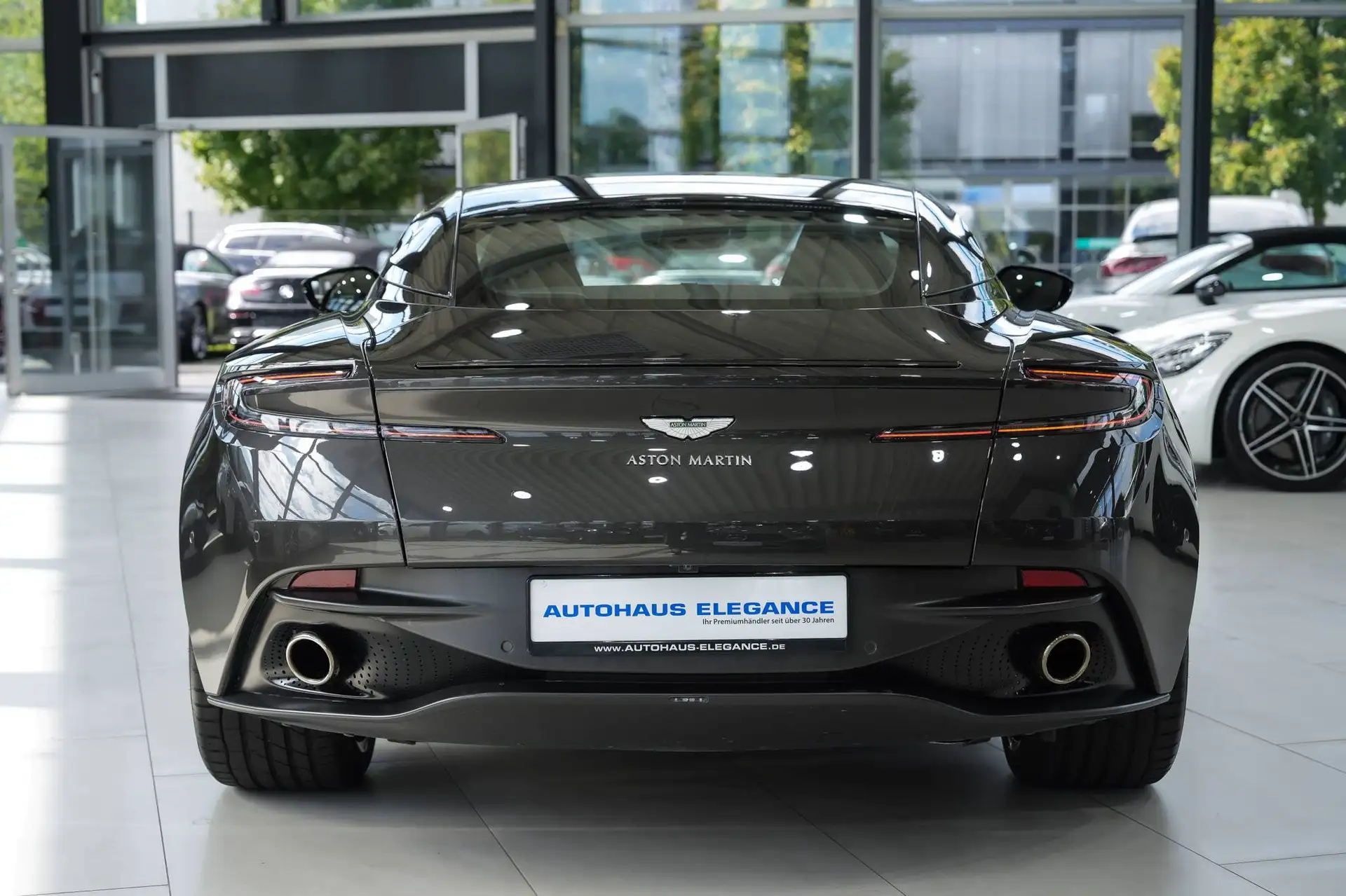 애스턴마틴 DB11 V8 2019 건메탈 사진 5