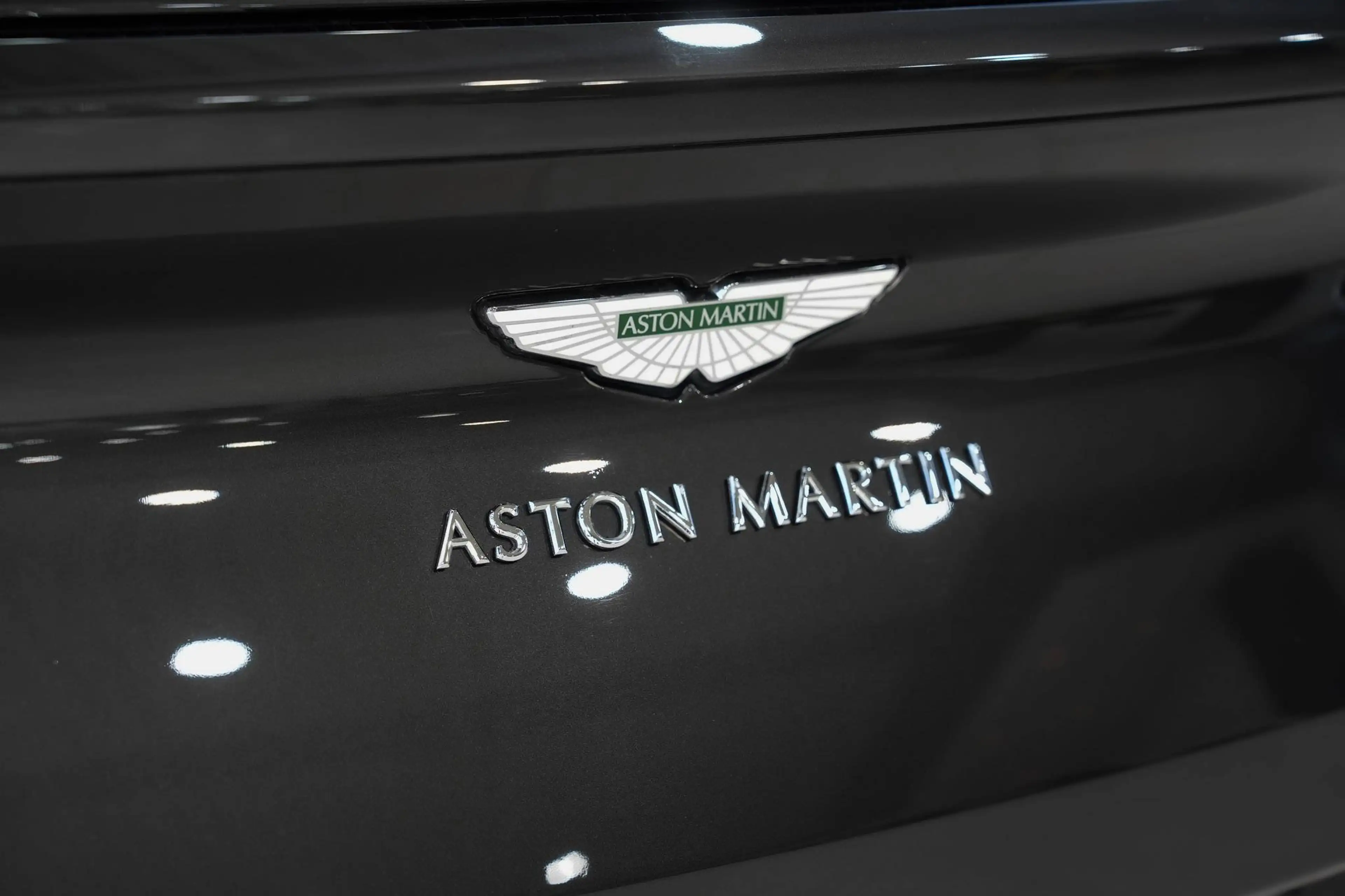 Aston Martin DB11 V8 Coupe*1-HAND*MASSAGE*360°*14-FACH*MEMORY — photo 12
