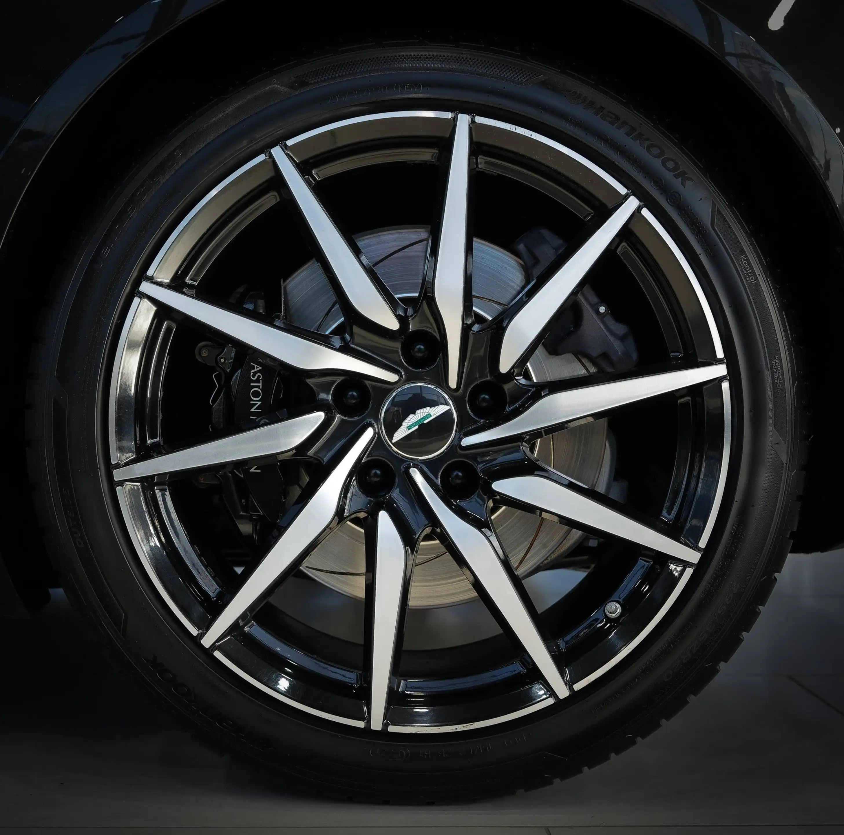 Aston Martin DB11 V8 Coupe*1-HAND*MASSAGE*360°*14-FACH*MEMORY — photo 13