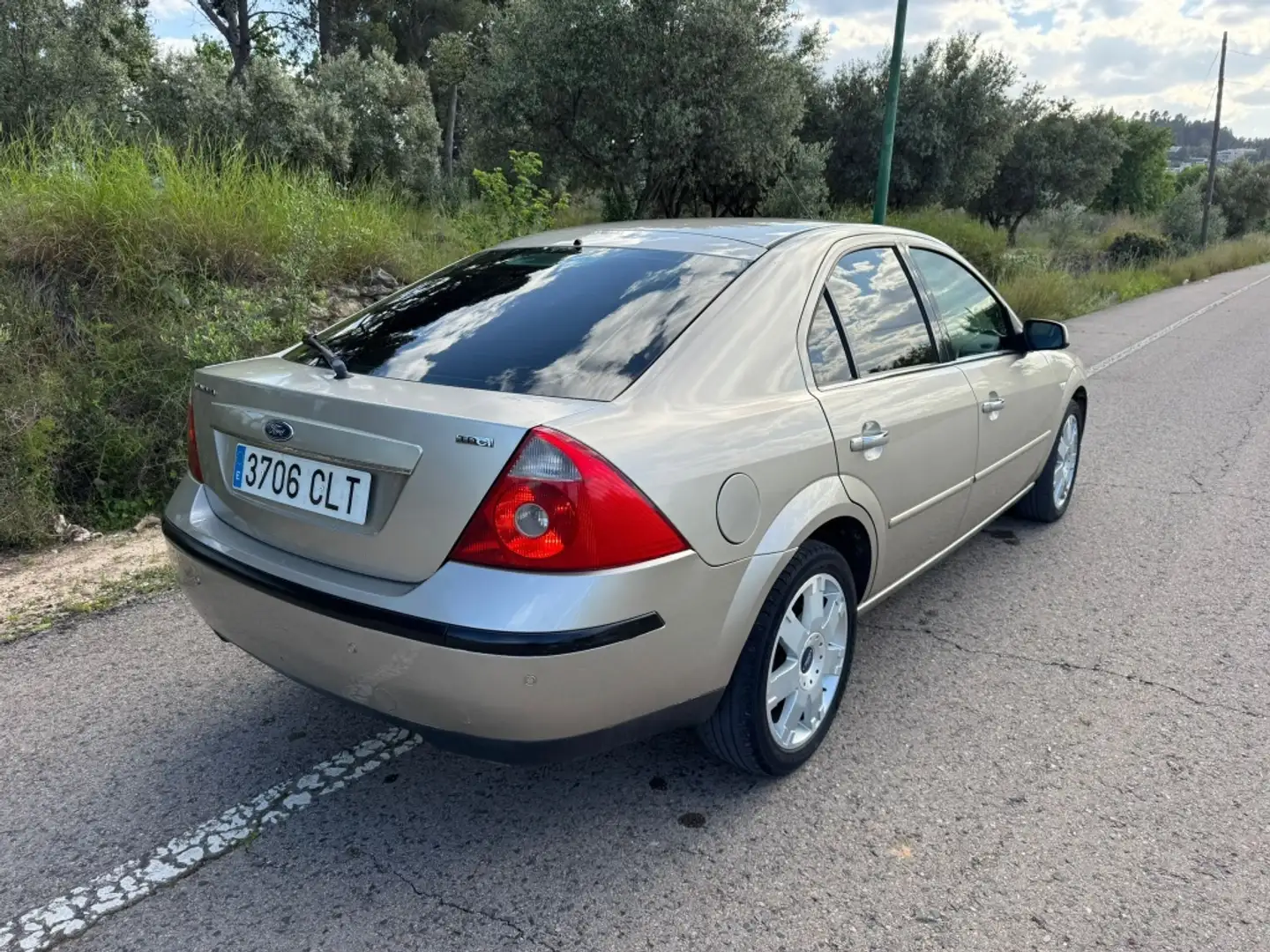 Ford Mondeo 2.0 TDCi Ghia Braun - 1