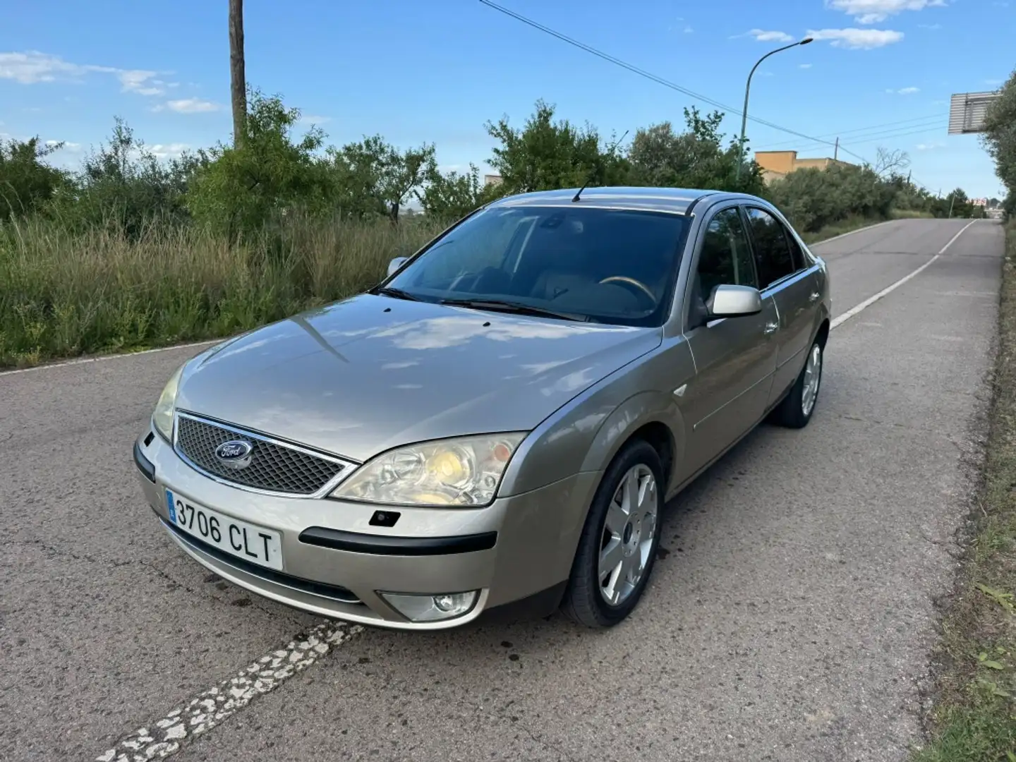 Ford Mondeo 2.0 TDCi Ghia Braun - 2