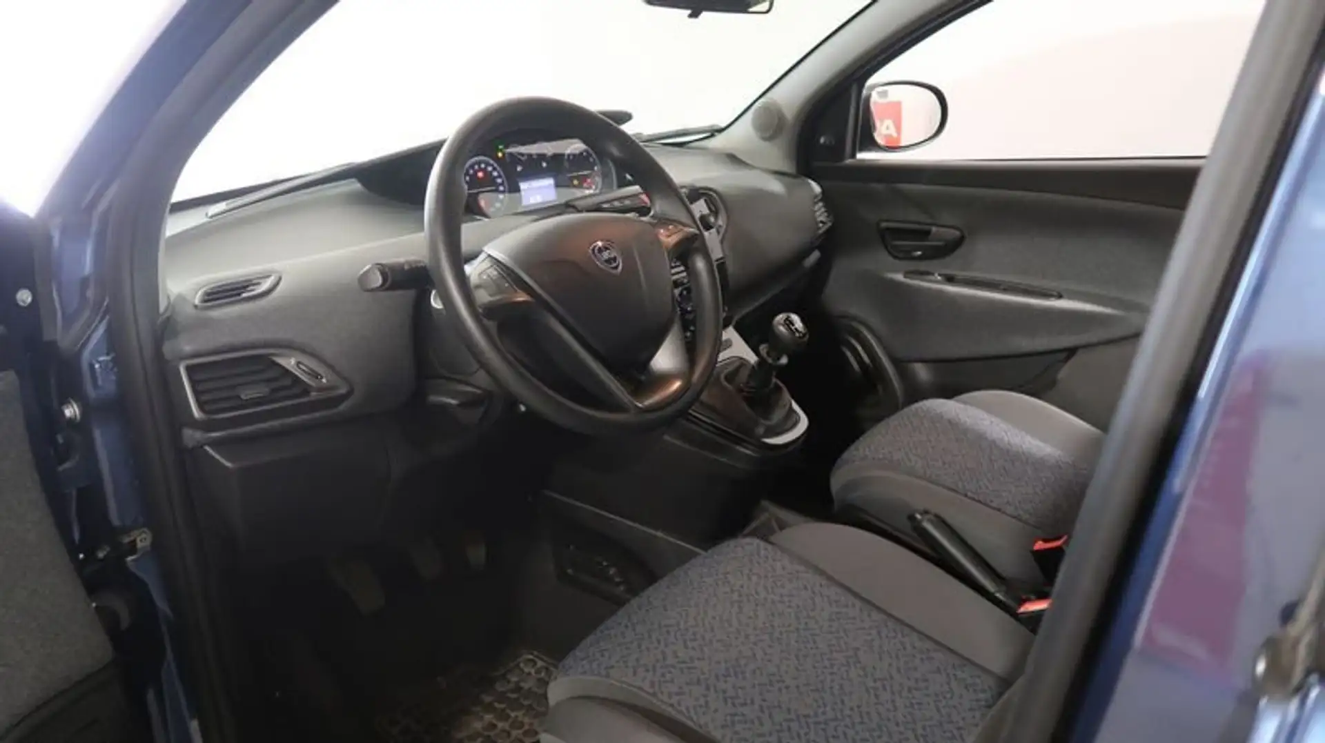 Lancia Ypsilon 1.0 FireFly 5 porte S&S Hybrid Silver Blu/Azzurro - 2