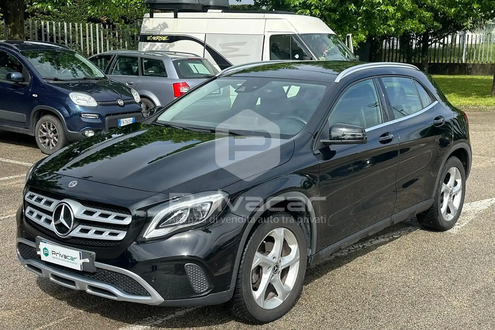 Mercedes-Benz GLA 200 GLA 200 d Automatic 4Matic Premium Schwarz - 1