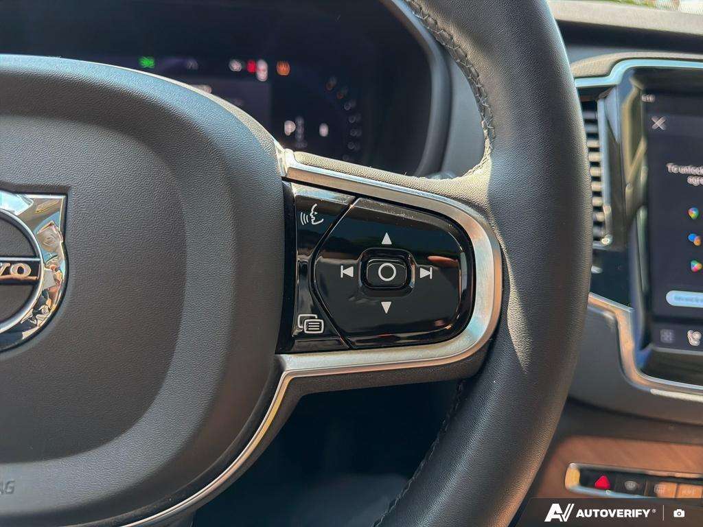 2024 Volvo XC90 B6 Plus Bright Theme thumb 15