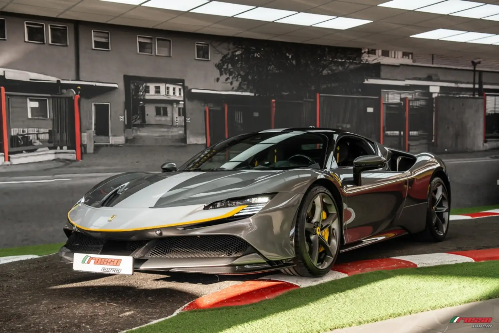 Ferrari SF90 Stradale Grijs - 1