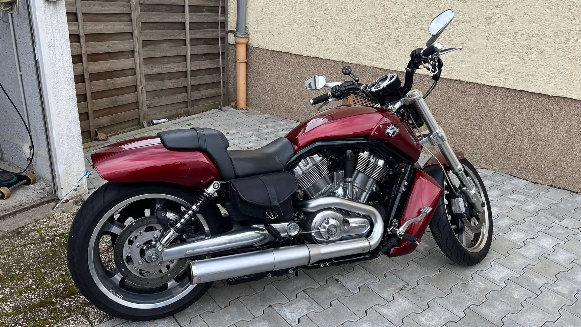 Harley-Davidson V-Rod Muscle Czerwony - 1