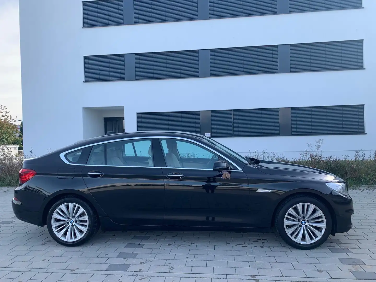BMW 520 5er+Gran+Turismo+Diesel+520d+Gran+Turismo+Aut.+Lux Siyah - 1