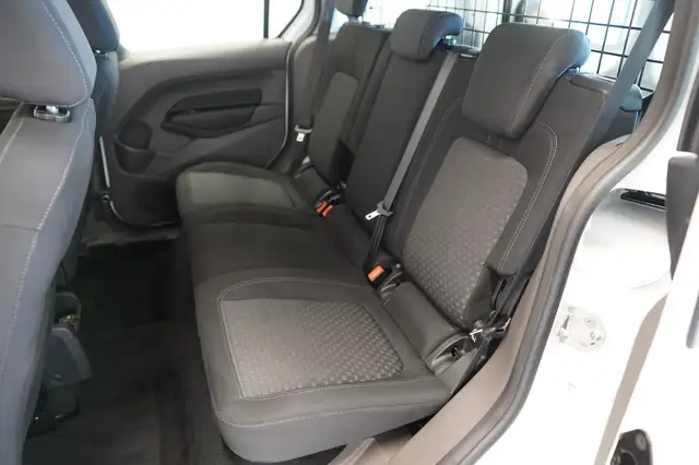Ford Transit Connect view 16