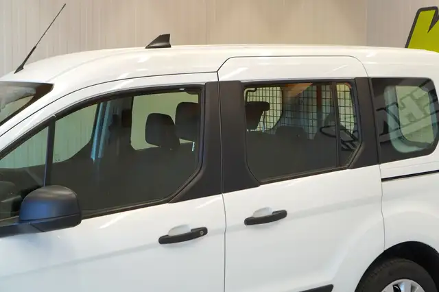 Ford Transit Connect view 12