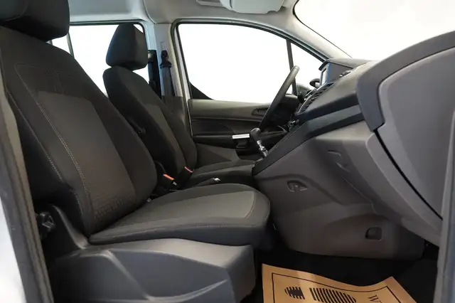 Ford Transit Connect view 19