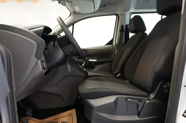 Ford Transit Connect view 15