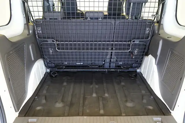 Ford Transit Connect view 17
