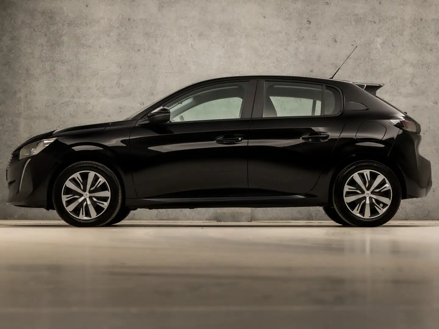 Peugeot 208 1.2 PureTech Allure Sport Automaat (APPLE CARPLAY, Noir - 2