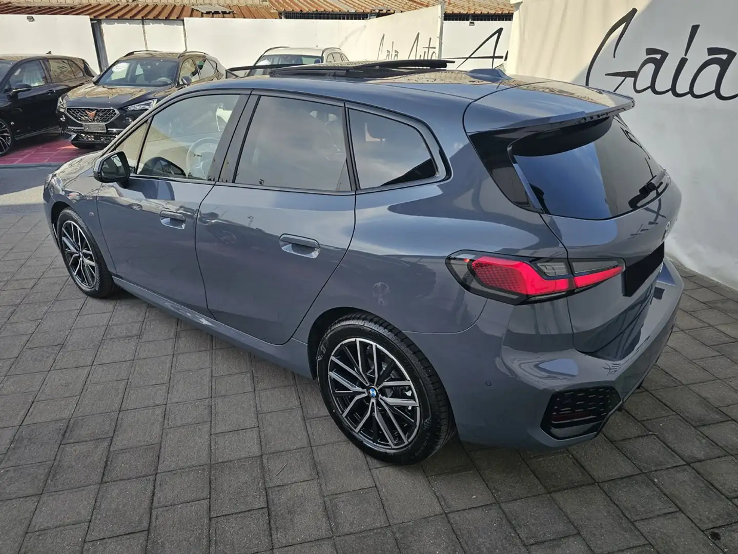 BMW 220 i Active Tourer Msport auto 48V Grigio - 2