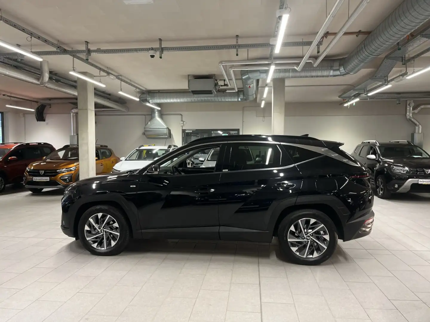 Hyundai TUCSON Trend Mild-Hybrid 4WD Klima Navi Rückfahrkamera Schwarz - 2
