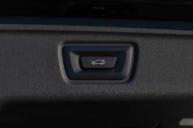 BMW 3 Series view 6