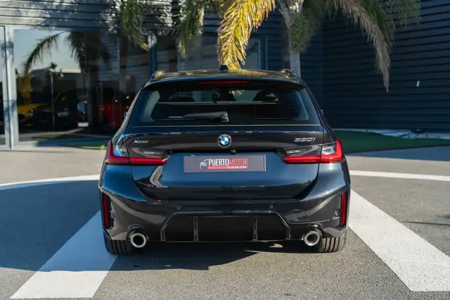 BMW 3 Series view 4