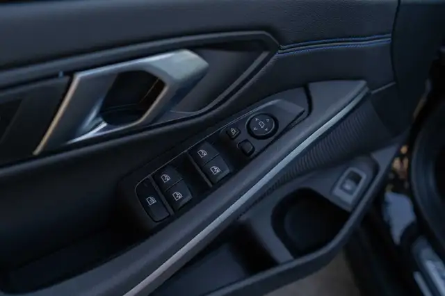 BMW 3 Series view 8