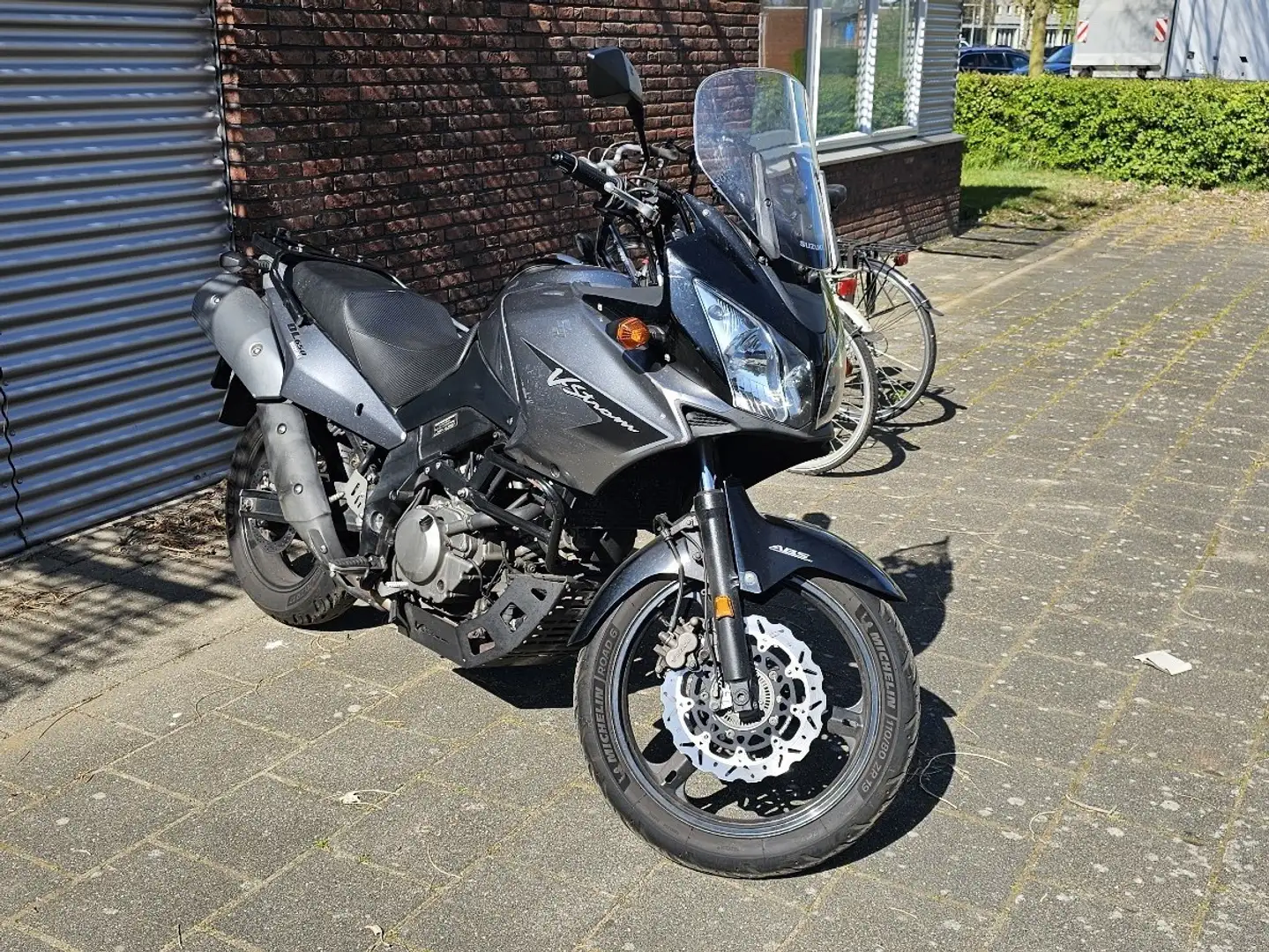 Suzuki V-Strom 650 Plateado - 1