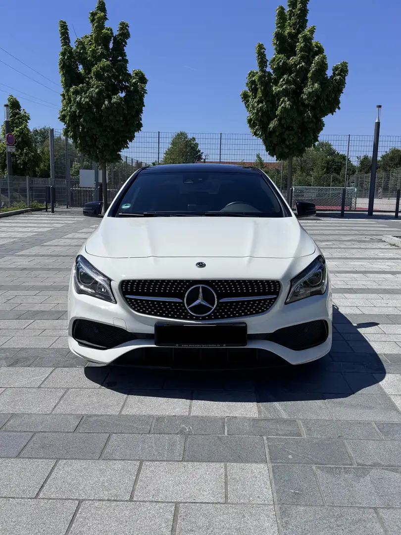 Mercedes-Benz CLA 220 d PEAK Edition | PANO | NIGHT | SCHECKHEFT White - 2