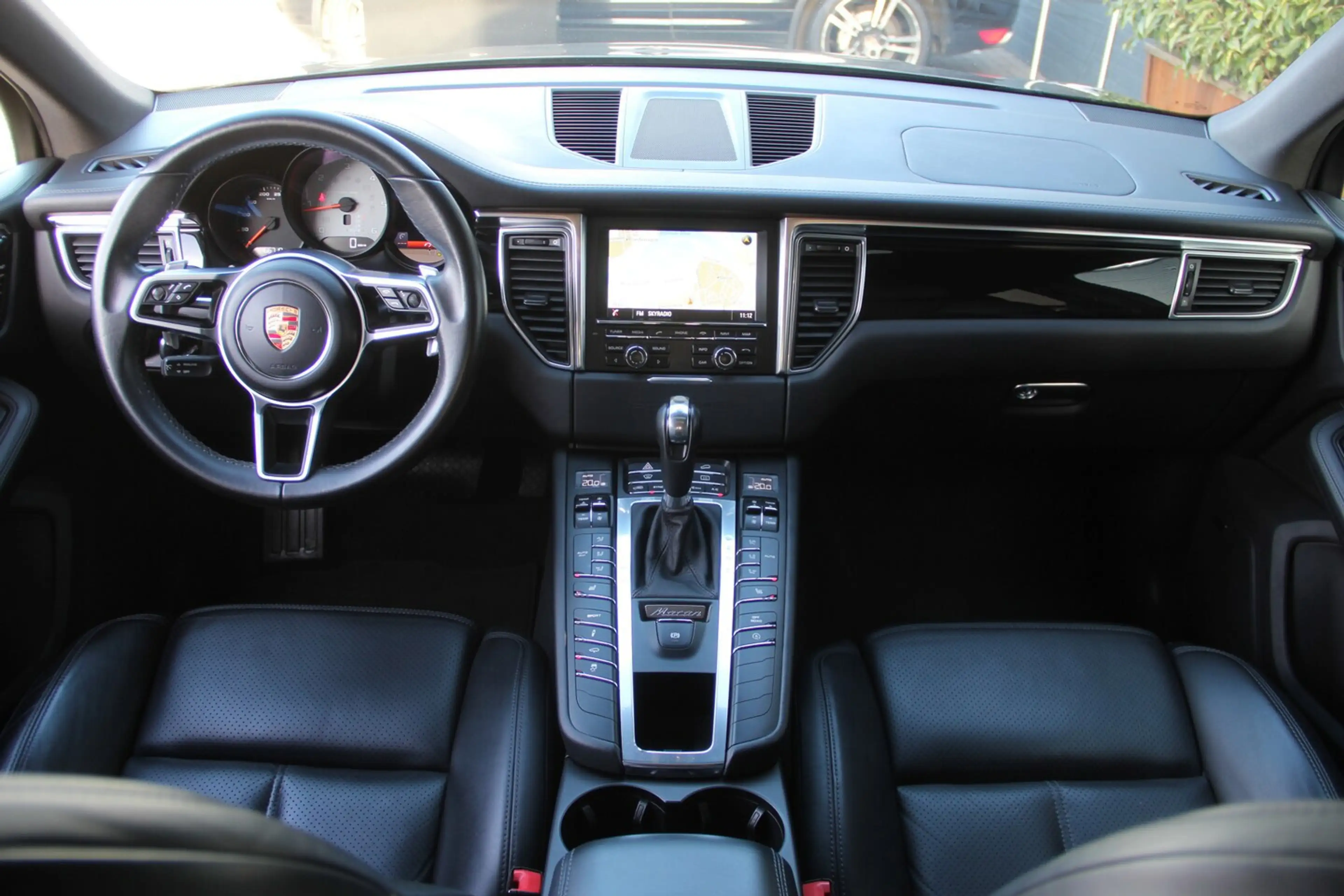 Porsche Macan 3.0 D S — photo 12