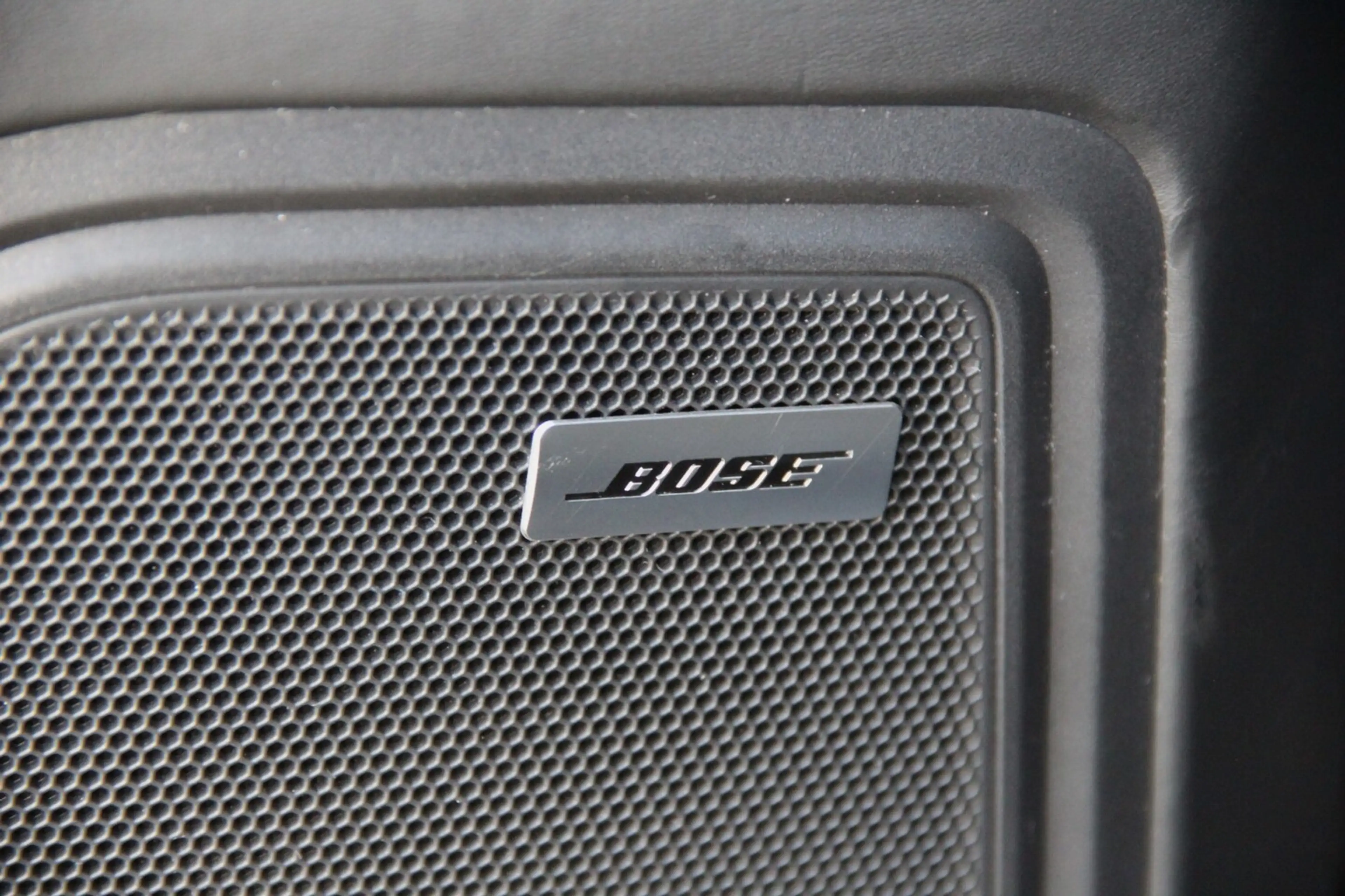 Porsche Macan 3.0 D S — photo 20