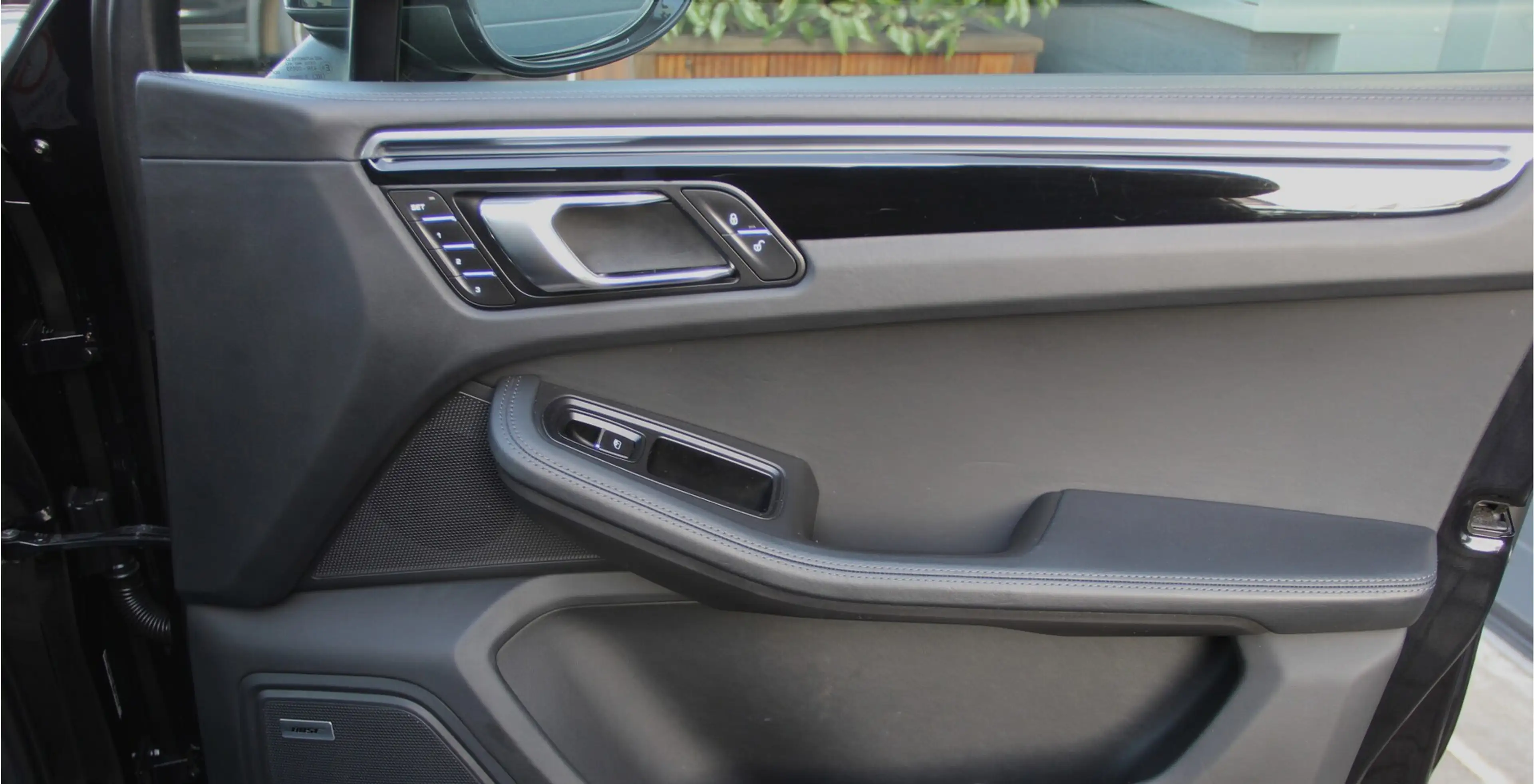 Porsche Macan 3.0 D S — photo 24