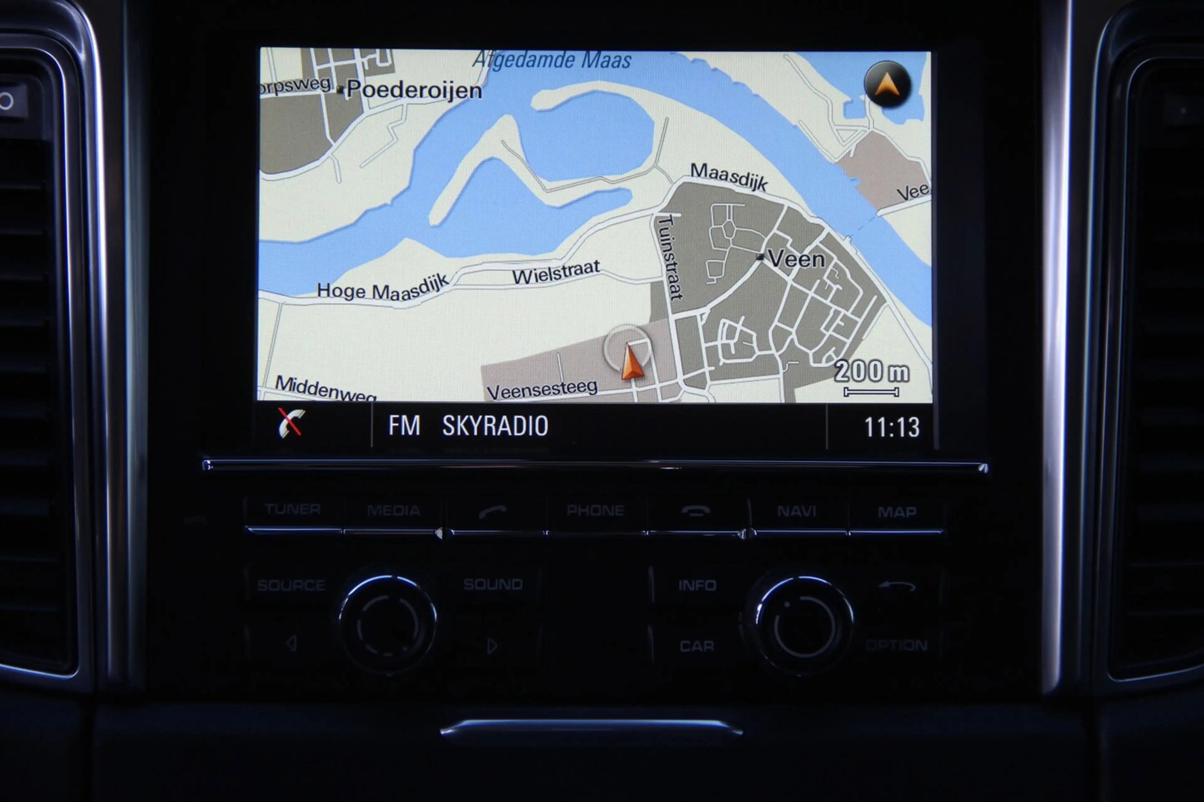 Porsche Macan 3.0 D S — photo 13