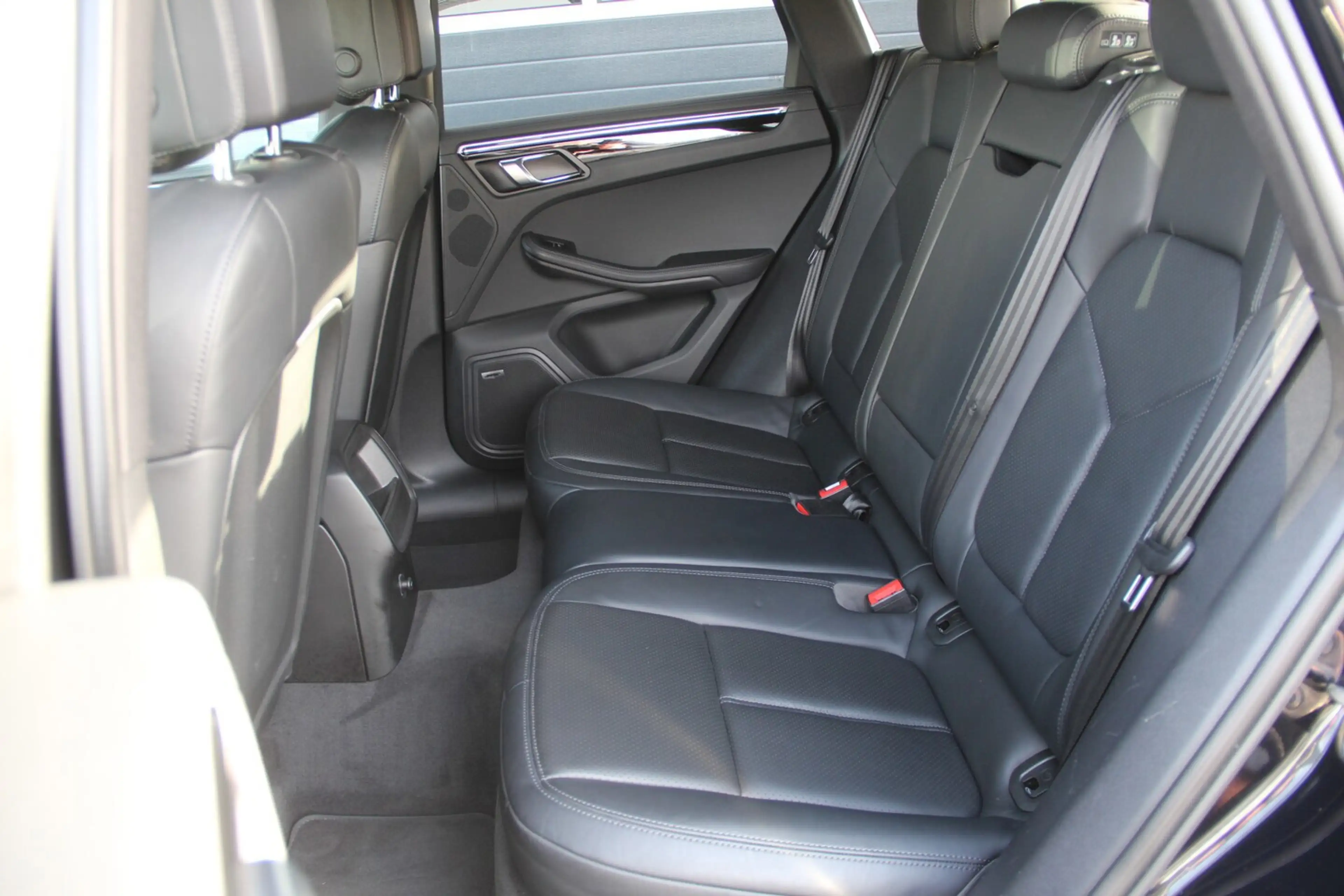 Porsche Macan 3.0 D S — photo 25