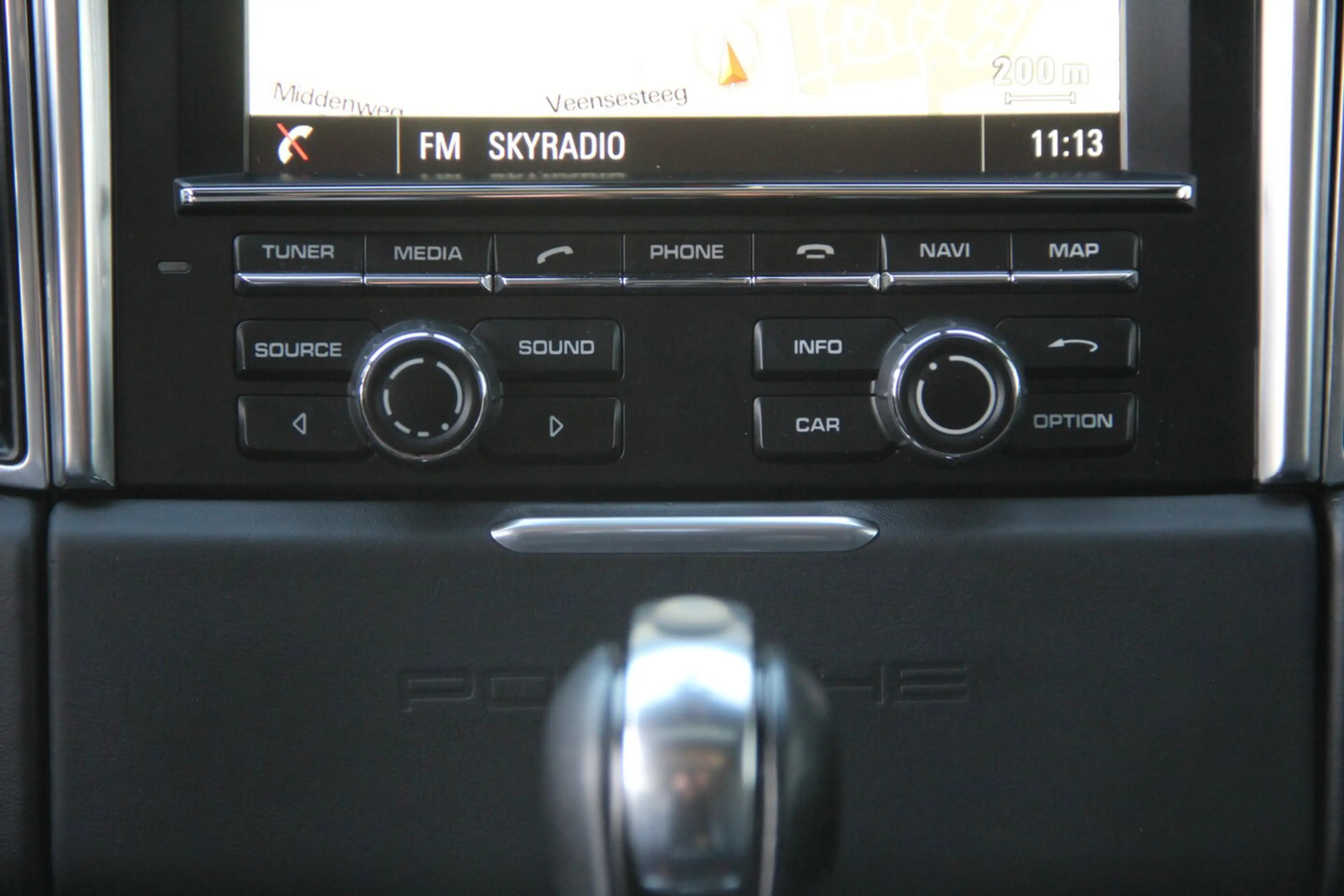 Porsche Macan 3.0 D S — photo 14