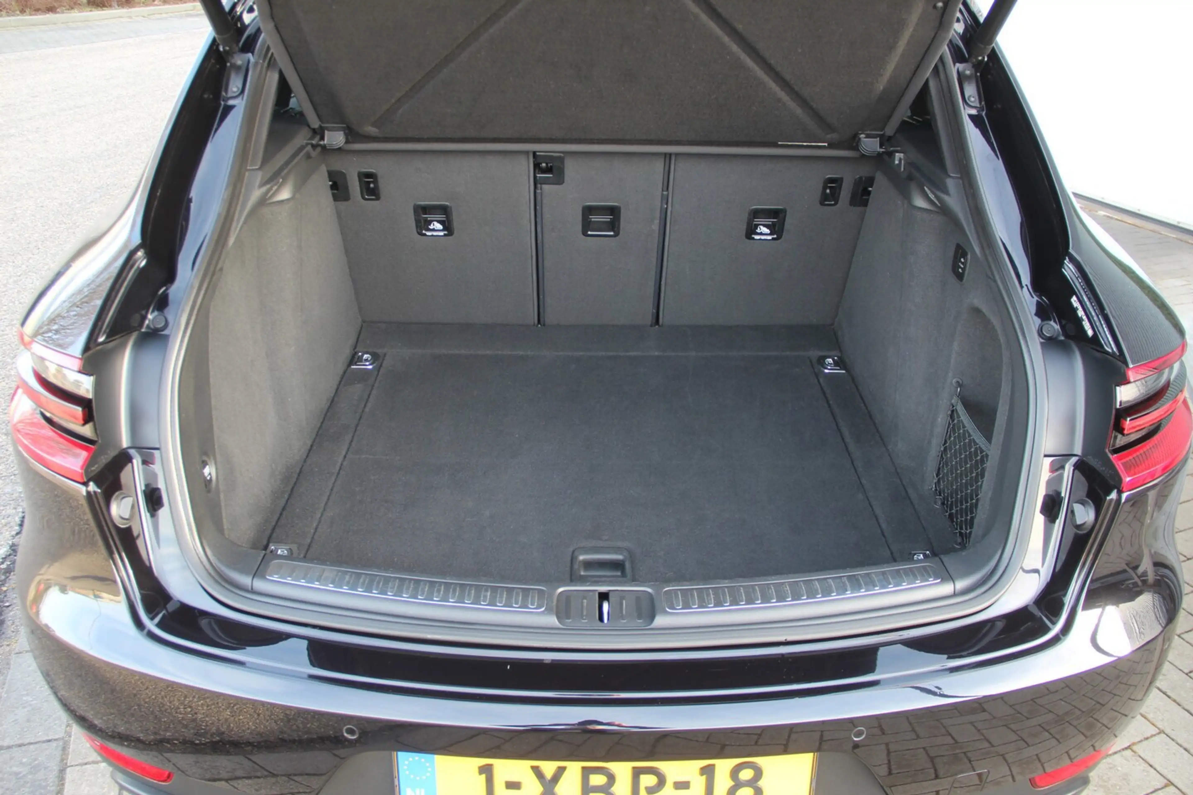 Porsche Macan 3.0 D S — photo 21
