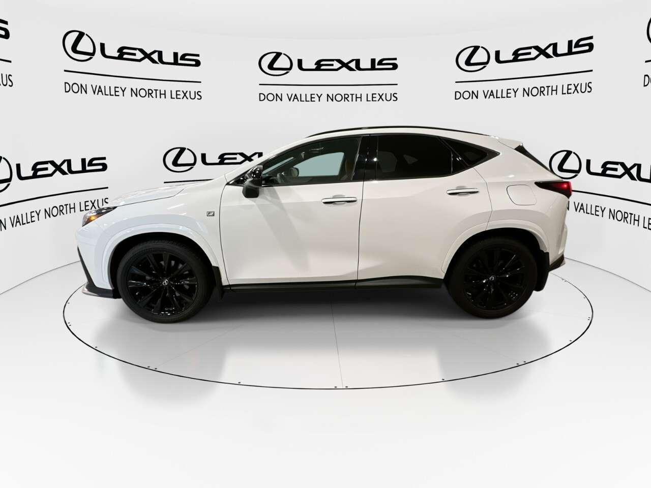 2023 Lexus NX F Sport 1-F Sport Wheels and Leather Seats-CarPlay — снимка 1