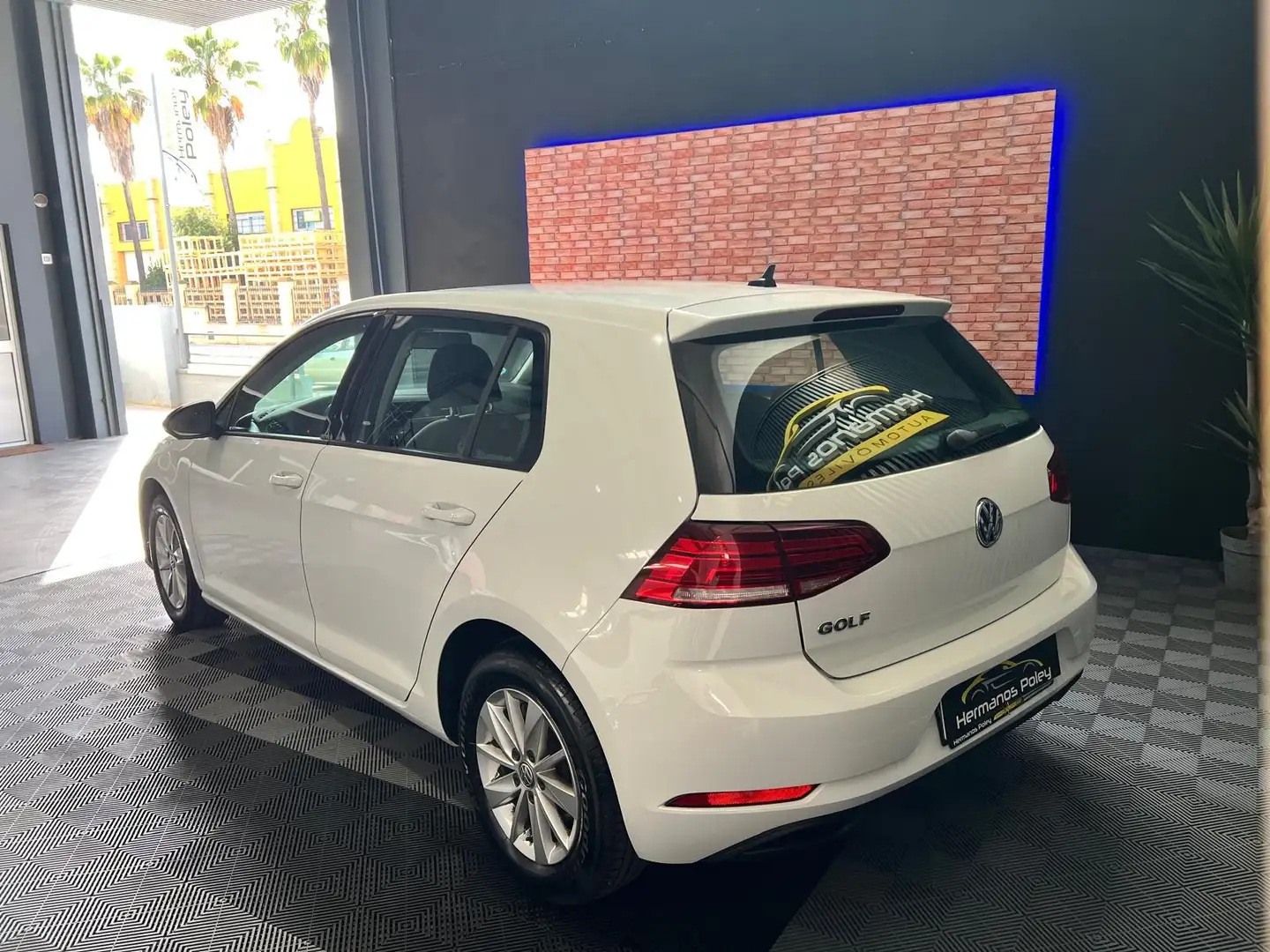 Volkswagen Golf 1.6TDI Edition 85kW Wit - 2