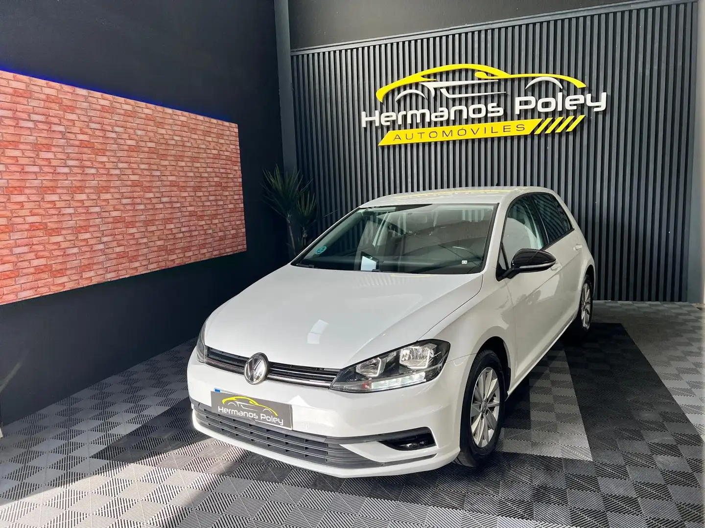 Volkswagen Golf 1.6TDI Edition 85kW Wit - 1