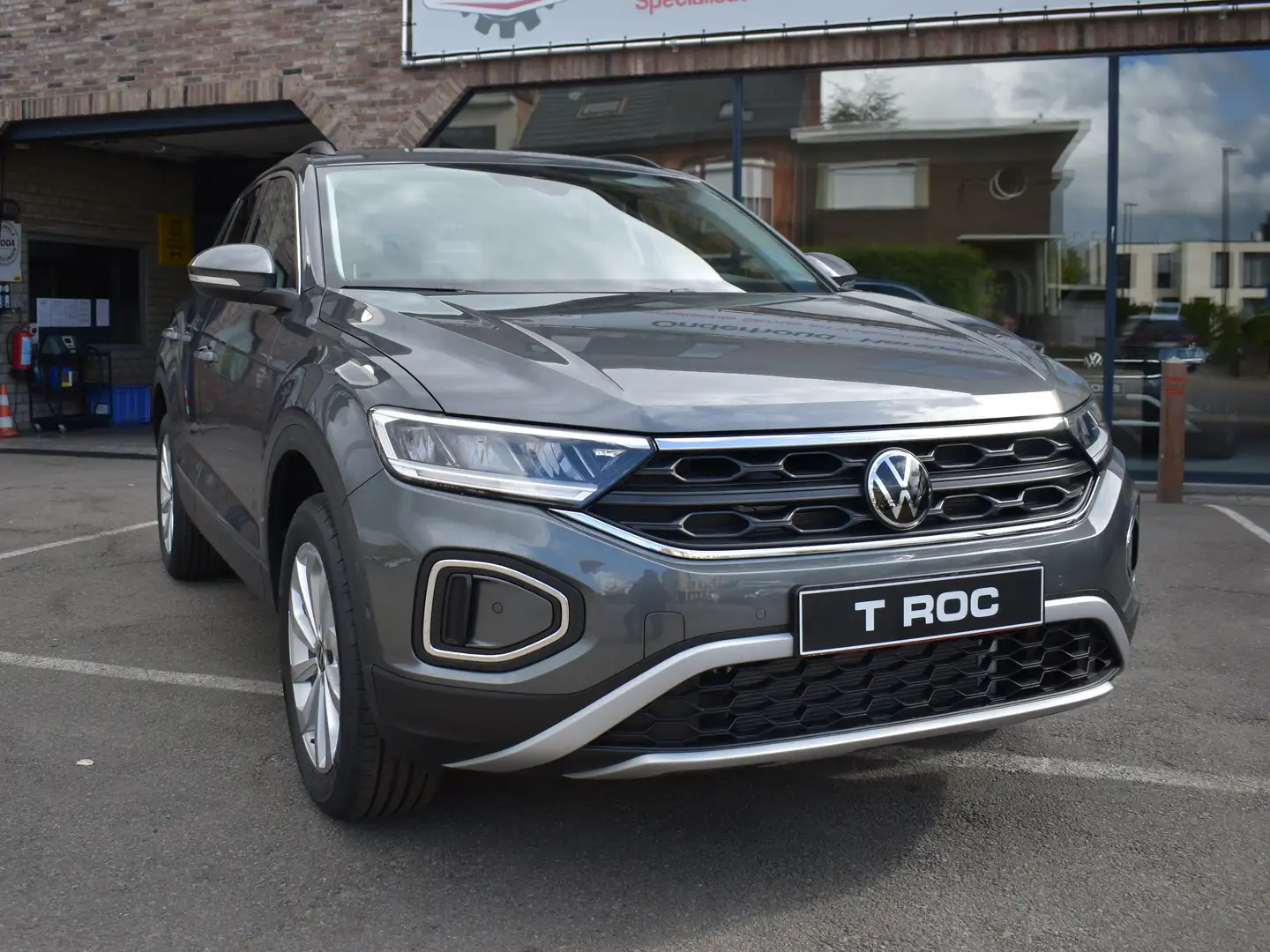 Volkswagen T-Roc 1.5 TSI 150 PK AUTOMAAT LIMITED EDITION - 1