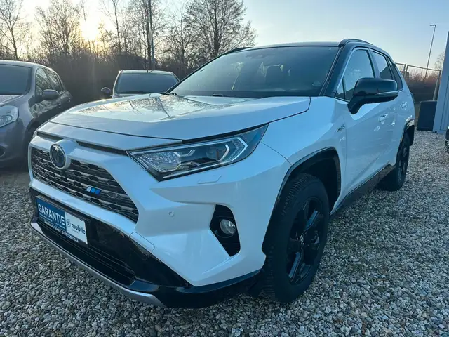 Toyota RAV 4 4*2.5Hybrid*4x4*Selection*Garantie*VOLL!!
