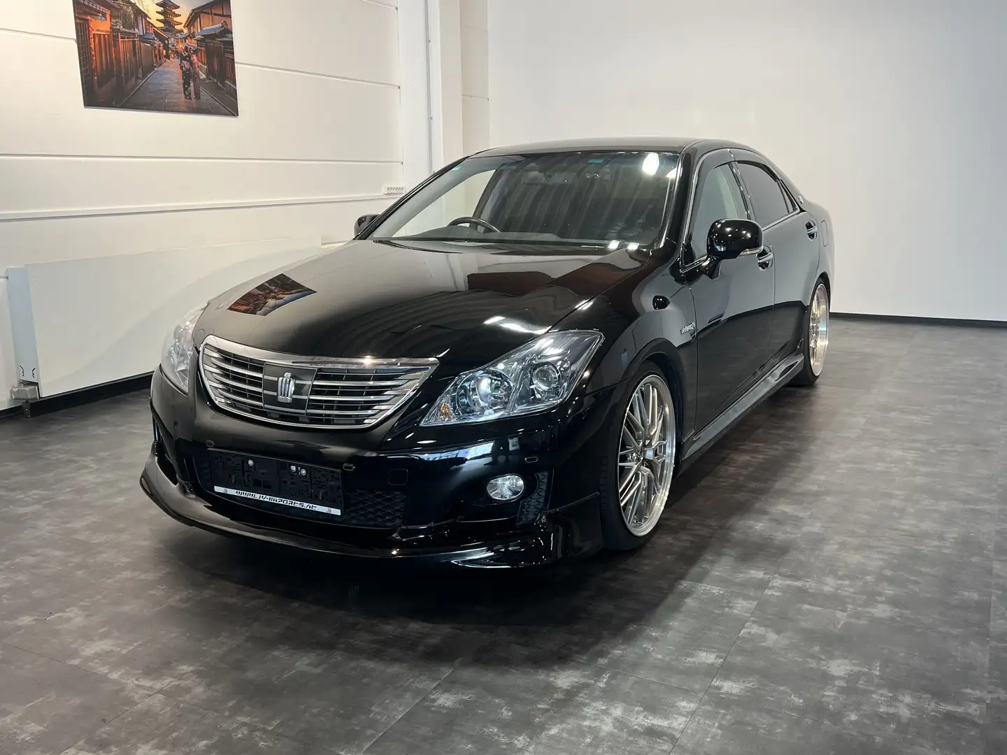 Toyota Crown Hybrid 3.5 V6 Schwarz - 1