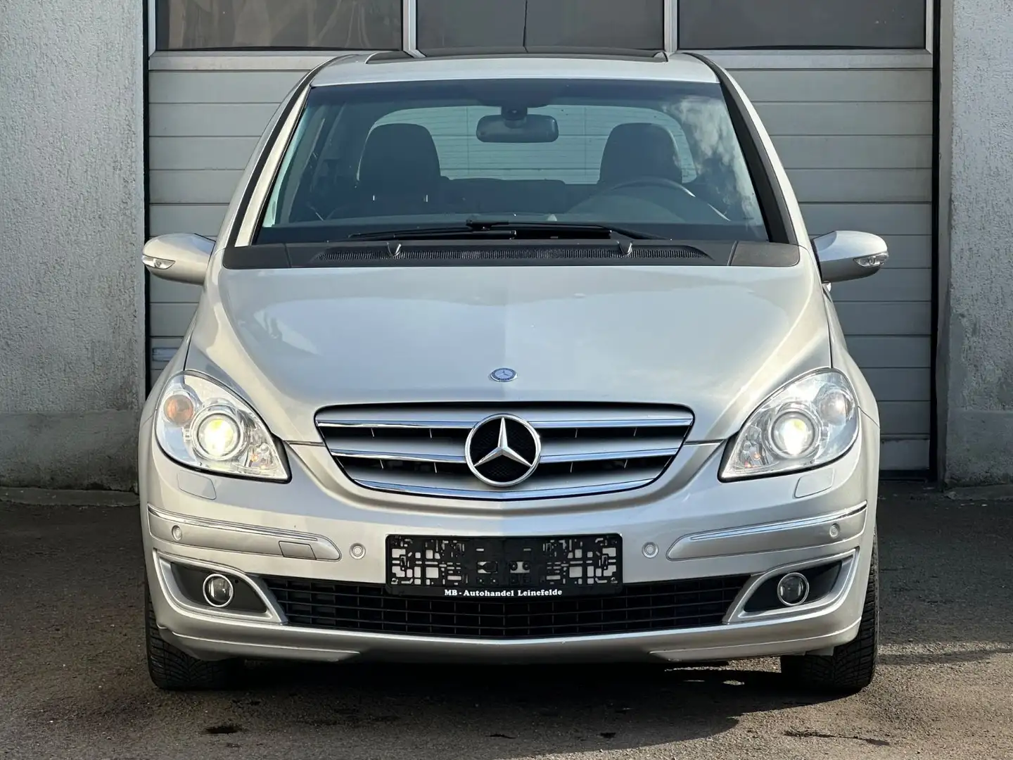 Mercedes-Benz B 200 Autom.*XENON*NAVI*ALU*SHZ*PANO*AHK*TÜV NEU Silber - 2