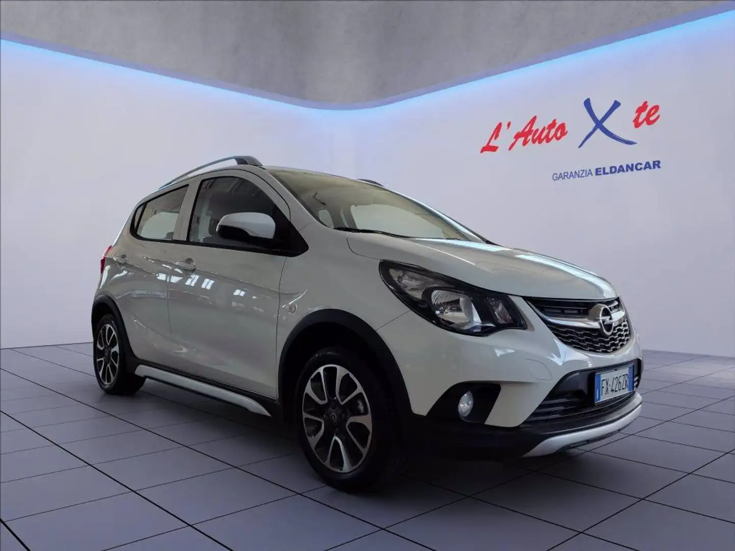 Opel Karl 1.0 Rocks 73cv my19 Bianco - 1