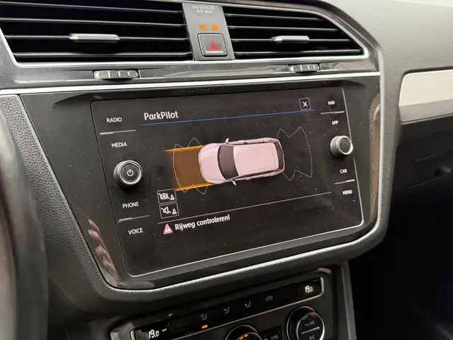 Volkswagen Tiguan view 13