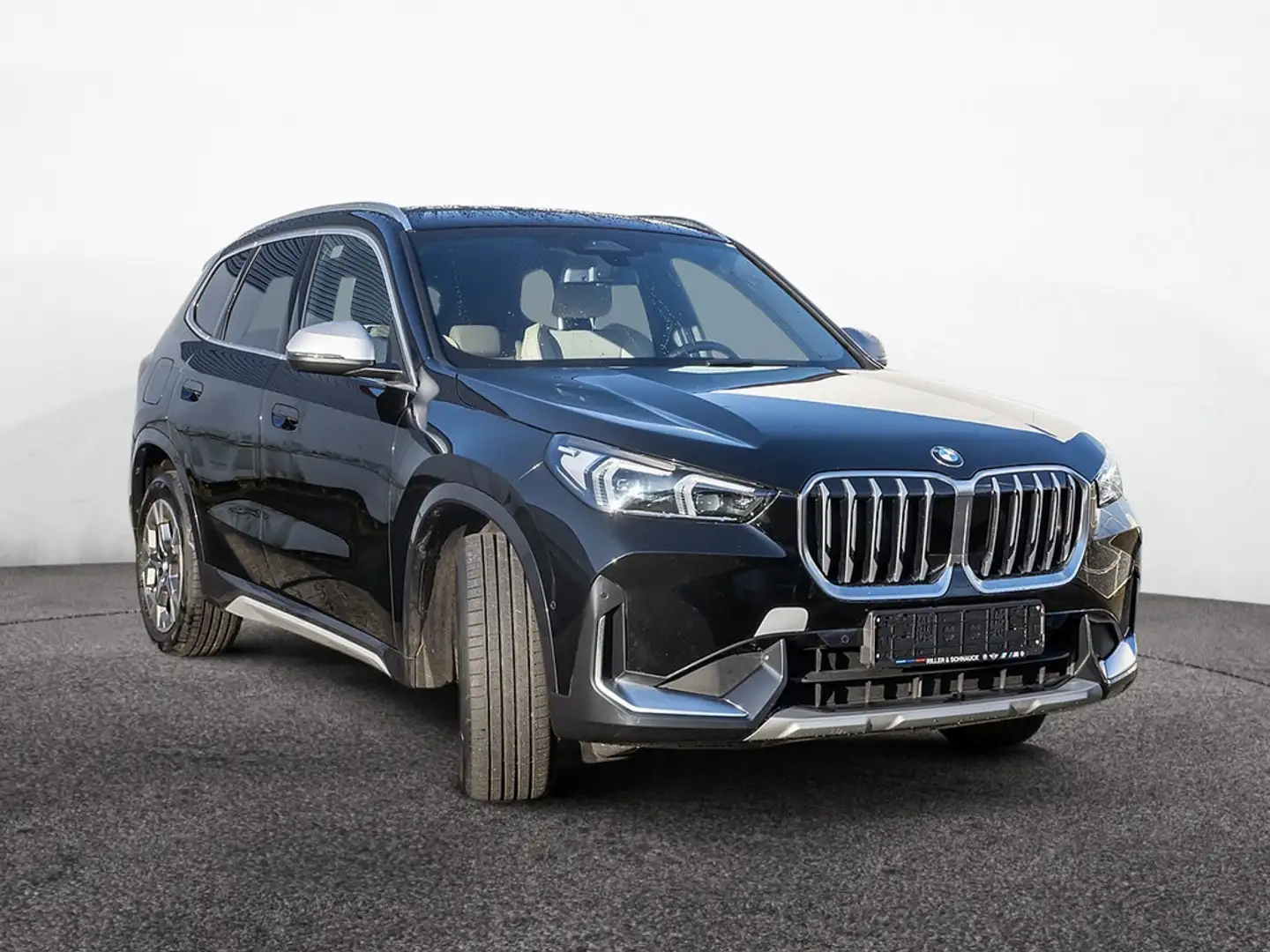 BMW X1 sDrive 18i LED+NAVI+KAMERA+KLIMAAUT+SHZ+PD Schwarz - 2