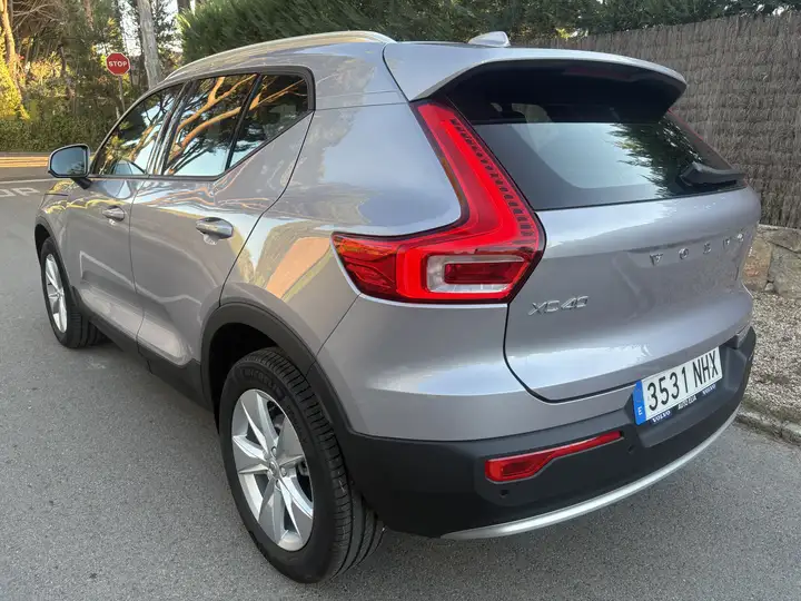 Volvo XC40 2025, foto 3