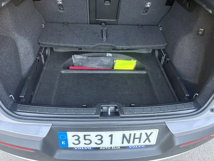 Volvo XC40 2025, foto 18