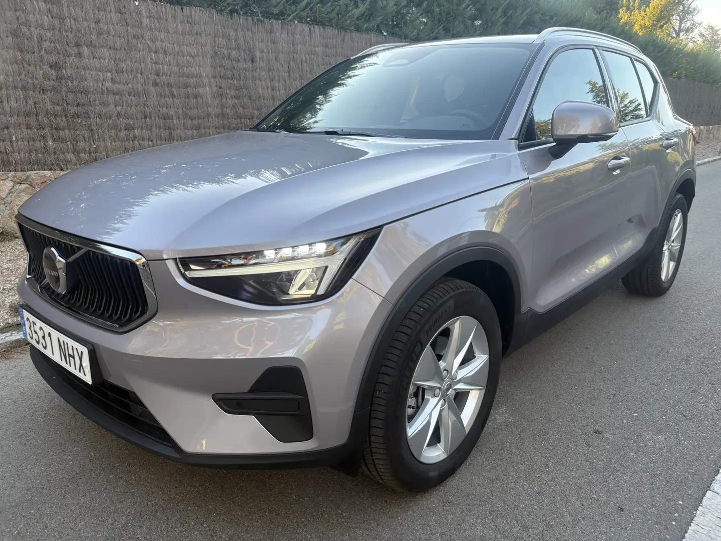 Volvo XC40 B3 Core Aut. Gris - 1