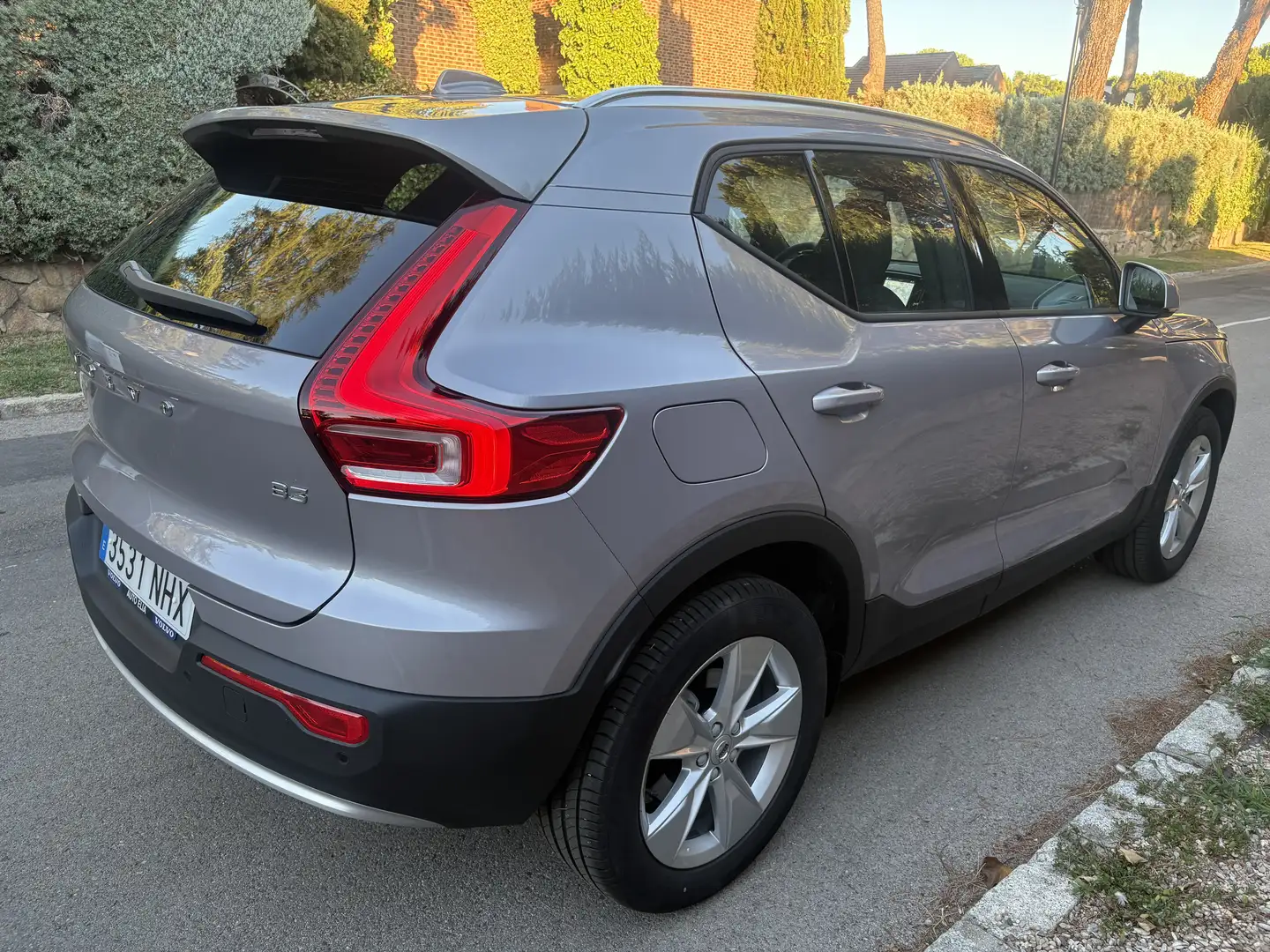 Volvo XC40 B3 Core Aut. Gris - 2
