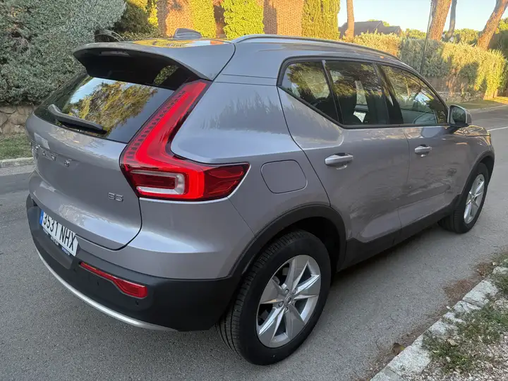 Volvo XC40 2025, foto 2