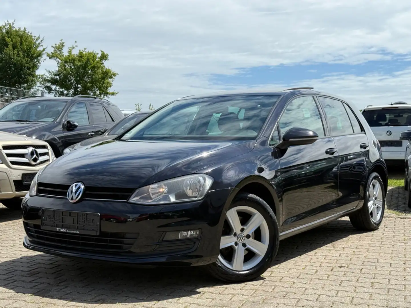 Volkswagen Golf Comfortline BMT PDC Klima Pano TÜV SHZ Isof Zwart - 1