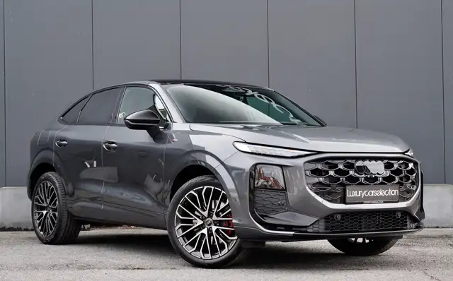 Audi Q3 view 3